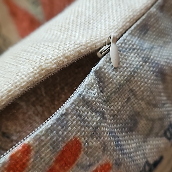 Set Burlap Pllarge handmade waahable zip pillowcases with throw pillows Included - Picture 8 of 8